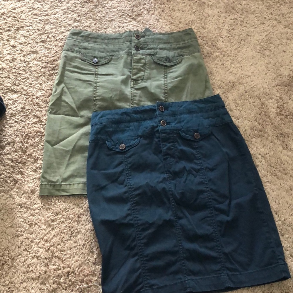 2 women’s skirts in green and navy